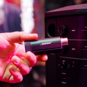Conexión del transmisor inalámbrico XLR Bose S1 Pro+ al parlante